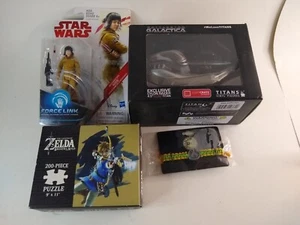 Lot Of Collectibles Aquaman Bracelet, Zelda Puzzle, Force Link Rose, Cyclon... - Picture 1 of 6