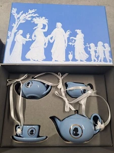 Wedgwood Cameo Silhouette Mini Teeservice - Weihnachtsbaumbehang - Neu & Originalverpackt - Bild 1 von 8