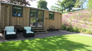 Late Deal - Luxury Shepherd's Hut, Lodge with private covered hot tub, mid-Wales - Picture 1 of 16