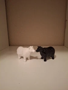 Vintage Salt and Pepper Cow Shakers - Picture 1 of 4