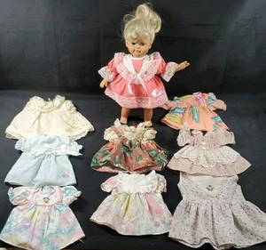 Lotto vestiti bambola Lissi bambina vestiti biondi occhi azzurri vedi foto vintage - Foto 1 di 13