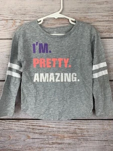 Camiseta gráfica gris Okie Dokie I'M. BONITO. INCREÍBLE algodón/politre usado en excelente condición para niña talla 5T - Imagen 1 de 4