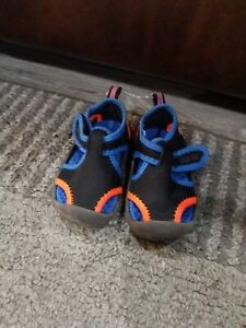 Oshkosh Aquatic Sandals For Toddler Boys Size 4 