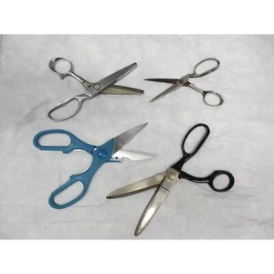 LOT OF 4 SCISSORS, 1 WISS PINKING SHEERS, BLUE UTILITY, MEDIUM SIZE PINKING SHEE - Picture 1 of 3