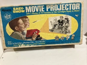Proiettore cinematografico vintage Kenner Easy Show, rosso, con 3 film, GUARDA 1971 - Foto 1 di 5