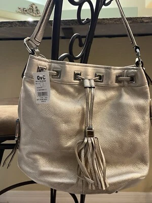 B. Makowsky Bolso Cubo de Hombro Cuero Guijarro Dorado Metálico Cartera Flecos Nuevo con Etiquetas Foto 1 de 4