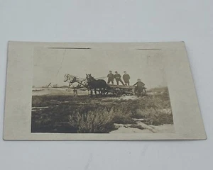 Postal de colección RPPC acorralando hombres con carruaje tirado por caballos agricultores 1907-1915 - Imagen 1 de 3