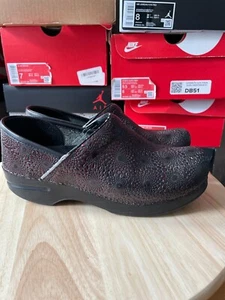 Zueco Profesional Dansko Mujer Talla EU 39 US 8.5 Zapatos Charol Floral - Imagen 1 de 10