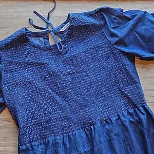 Given Kale Dark Blue Denim Ssmocked Tiered Babydoll Dress M NWT - Bild 1 von 7