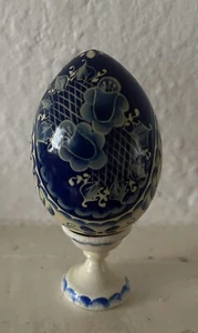 Folkloristisches Deko -Ei In Blauweiß Blumenmotiv - Bild 1 von 6