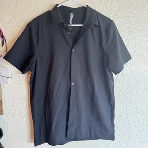 Vuori Men’s Manhattan Button Down Shirt Size M Black Short Sleeve Stretch - Picture 1 of 3