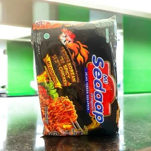 Mi Sedaap Korean Spicy Chicken 5 packs x 3.06 oz - Picture 1 of 3