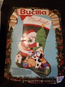 Bucilla Santas Geschenke Filz Weihnachtsstrumpf Set angefangen ohne Anleitung - Bild 1 von 8