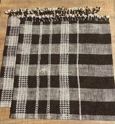 Juego de 2 fundas de almohada de lana a cuadros Ballard Designs Lourdes 20" - marrón espresso Foto 1 de 4