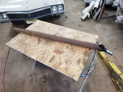 Eixo de transmissão 1969 Buick Wildcat e 70 Wildcat Lesabre com transmissão automática 455 - Imagem 1 de 4