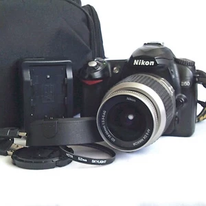 NIKON D50 & 18-55M LENS - FULLY WORKING - EXCELLENT CONDITION. - Picture 1 of 1
