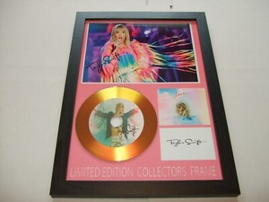 TAYLOR SWIFT   SIGNED  DISC  FRAMED 28