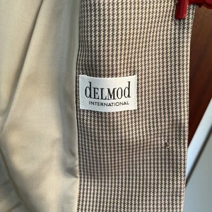 Damen Blazer von Delmod, sehr gut erhalten Gr, fast neu, 46 /48 . beige kariert - Bild 1 von 7