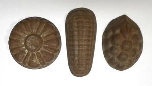 3 Antique TIN CHOCOLATE / CANDY MOLDS One Sided Daisy, Corn Cob, Grapes 3" Long - Picture 1 of 6