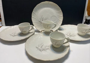 Vtg. 60s Kaysons Golden Rhapsody Gold Trim Gray Wheat Tray & Cup Set / Set of 4 - Picture 1 of 9