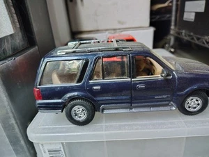 1998 LINCOLN NAVIGATOR SUV 1/24 SCALE Diecast Model SUV Used Loose Blue - Picture 1 of 9