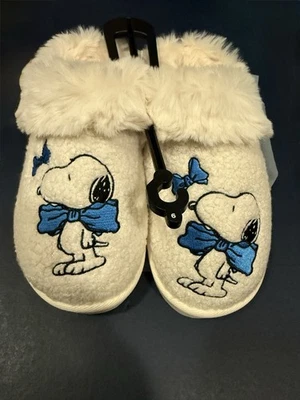 NWT American Eagle AE Peanuts Snoopy Scuff Slippers - Size 9 - Image 1 of 4