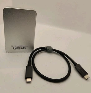 NEW Trebleet NVMe SSD Enclosure USB4 40Gbps to U.2 with Thunderbolt 5 - Picture 1 of 12