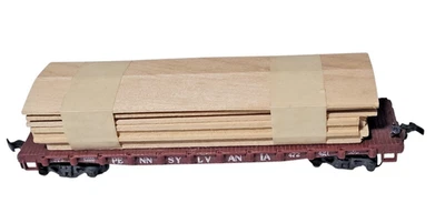 Varney Pennsylvania 472421 coche plano con carga de madera - calibre HO Foto 1 de 4