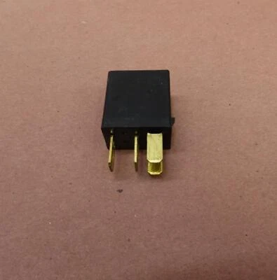 Relé eléctrico Triumph Bonneville T100 2009-2016 Foto 1 de 4