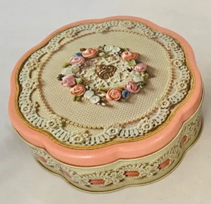 EUC Avon Valentines Day 1981 Vintage Collectors Tin Roses Lace - Picture 1 of 4