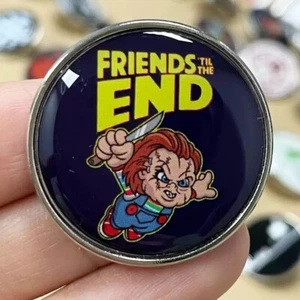"Pin esmaltado Friends Until The End Chuckie 1,25""" - Imagen 1 de 3