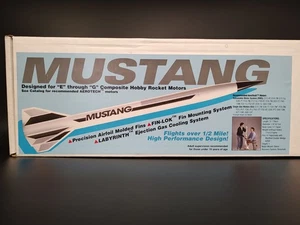 Aerotech Mustang Model Rocket Kit 89010 voli oltre 1/2 miglio completo di scatola aperta - Foto 1 di 7