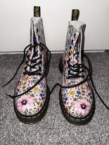 DR MARTENS Boots, PASCAL WL, Size 8, Bone Floral Leather *RARE & NEW!* - Picture 1 of 8