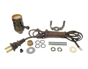 KIT LAMPADA PLACCATA IN OTTONE ANTICO: CALZE SPENTE/ON, CORDA MARRONE 8', ARPA ANTICA 9" - Foto 1 di 2