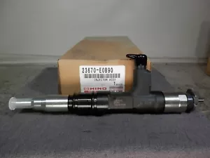 Hino Common Rail Fuel Injector - #23670-E0B90 - Picture 1 of 7