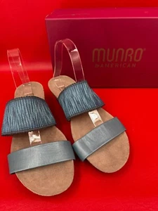 Munro Riviera Two Strap Slide Wedge Blue Shimmer Sandals Size 10 1/2 Wide W/Box - Bild 1 von 14
