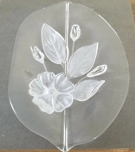 11" Oval Clear Thick Glass Platter Plate Dish Raised Flowers Leaves Footed Base - Picture 1 of 2