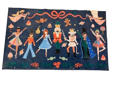 Alfombra Cascanueces Navidad Ángeles Juguete Soldado 27”x45” Lavable Rifle Paper Co Foto 1 de 4