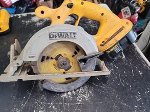 Dewalt DW939 18V Cordless Circular Saw 6 1/2" Blade - W/ DC9096 Battery - Picture 1 of 8