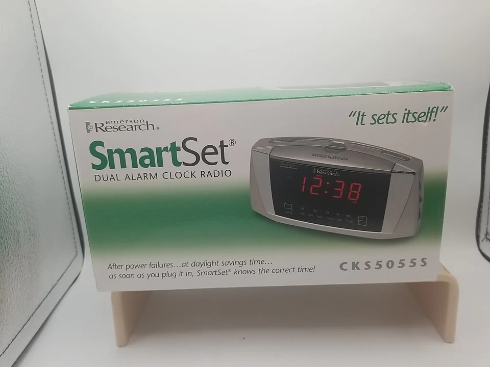 Emerson Research Smart Set Dual Auto Setting Alarm Clock # CKS 5055S Self-Set - Image 1 of 4