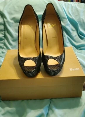 Zapatos de salón de gamuza Banana 140 plataforma punta abierta negros y plateados Foto 1 de 4