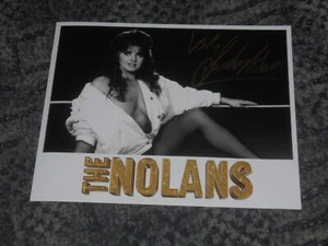 LINDA NOLAN - NOLAN SISTERS -10x8 PHOTO SIGNED - 2 CHOICES OF PHOTOS (32) - Foto 1 di 10