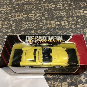 1957 Chevrolet Corvette Road Signature Collection Scale 1:18 Yellow - Picture 1 of 2