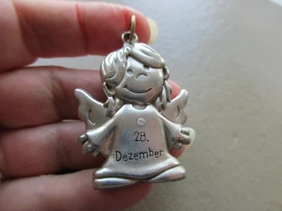 GRAN COLGANTE VINTAGE RETRO TONO PLATA 28 DICIEMBRE CUMPLEAÑOS ANIVERSARIO ÁNGEL FOB Foto 1 de 4