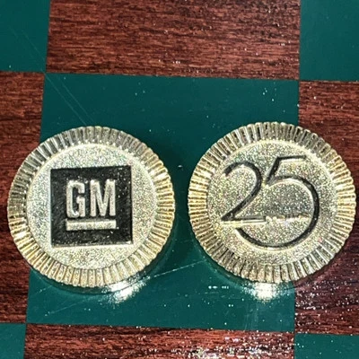 Vintage GM Checkers General Motors 25th Anniversary Set Wood Case Metal Pieces - Image 1 of 4