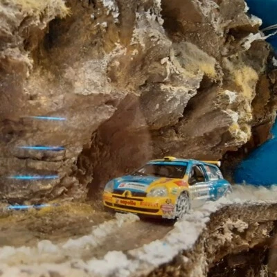 RENAULT CLIO RS  DIORAMI SCLA 1/43 - Immagine 1 di 4