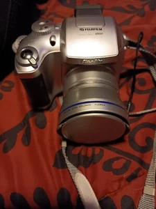 Fujifilm FinePix 3800 Silver 1.8" LCD 3.2MP 6x Optical Zoom Digital Camera - Picture 1 of 6