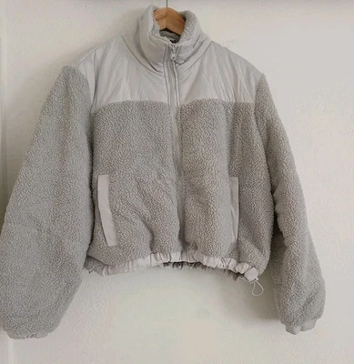 Nova Jaqueta Bombardeiro de Lã Rue21 Sherpa Cinza Médio com Zíper Bolsos Aconchegantes de Pele  - Imagem 1 de 4