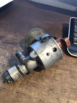Germany Porsche 912 Bosch JFUR 4 0 231 115 061 DISTRIBUTOR With Vacuum Advance - Image 1 of 4