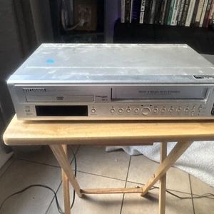 Sylvania VHS/dvd Player E175216 For Parts Turns On - Picture 1 of 3